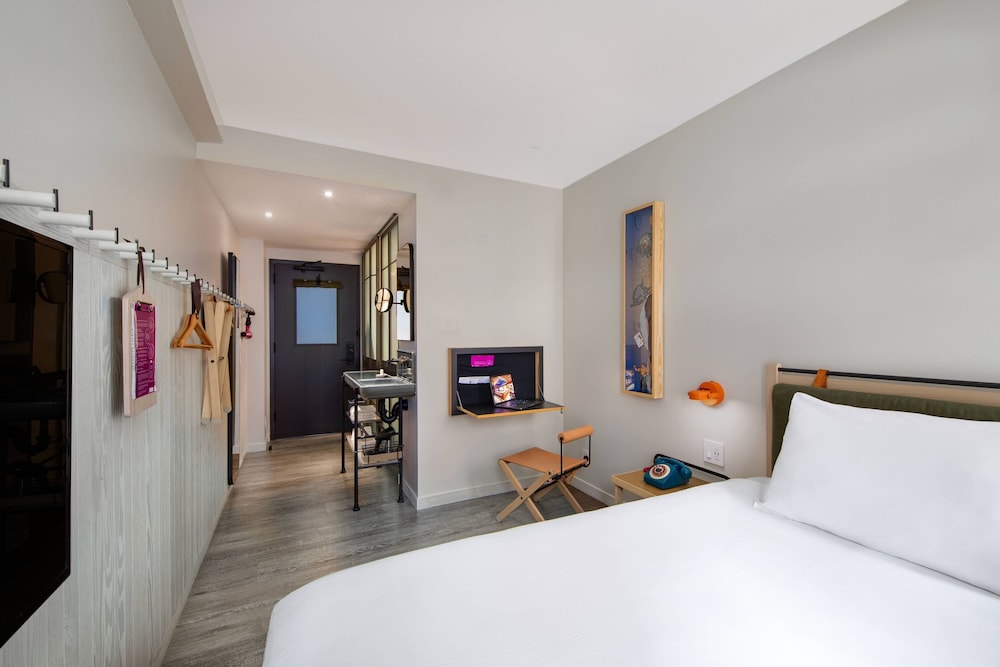 Moxy NYC Times Square — Hotel rooms in New York City, New York State