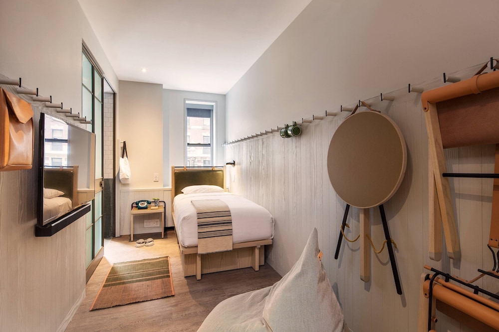 Moxy NYC Times Square — Hotel rooms in New York City, New York State