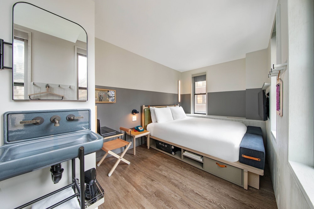 Moxy NYC Times Square — Hotel rooms in New York City, New York State