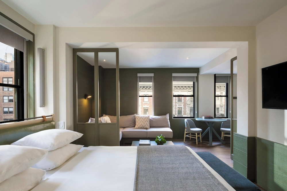 Moxy NYC Times Square — Hotel rooms in New York City, New York State