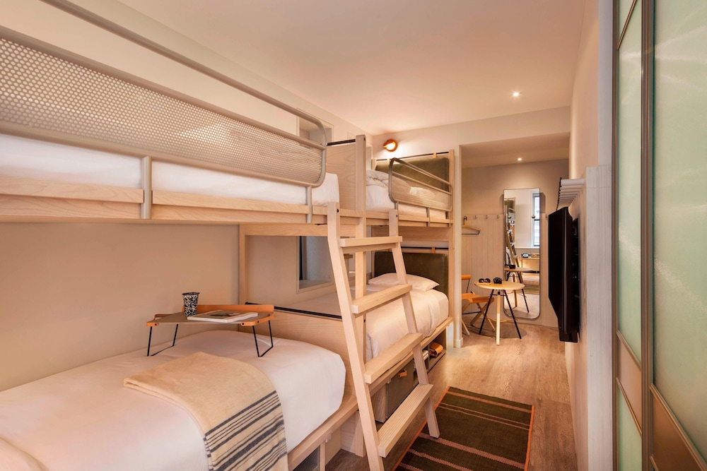 Moxy NYC Times Square — Hotel rooms in New York City, New York State