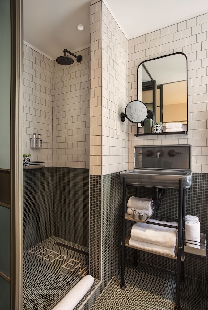 Moxy NYC Times Square — Hotel rooms in New York City, New York State