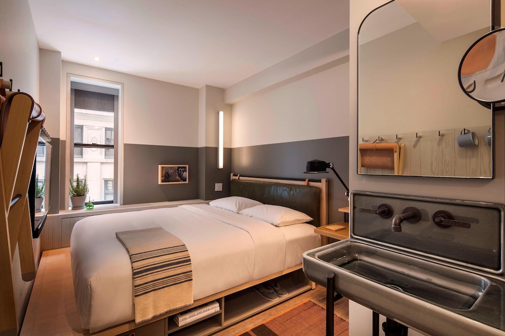 Moxy NYC Times Square — Hotel rooms in New York City, New York State