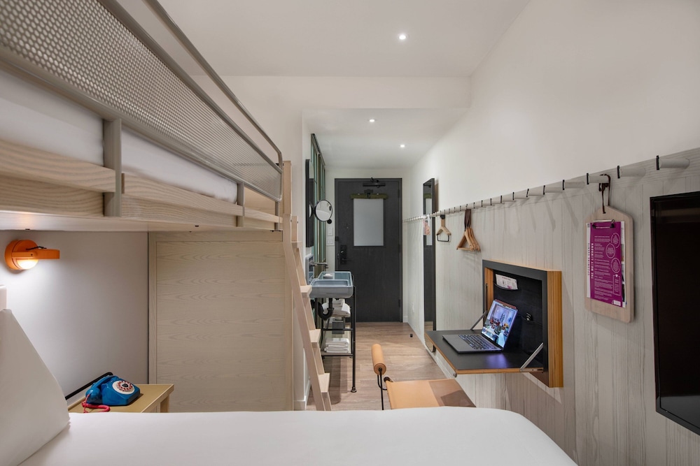 Moxy NYC Times Square — Hotel rooms in New York City, New York State