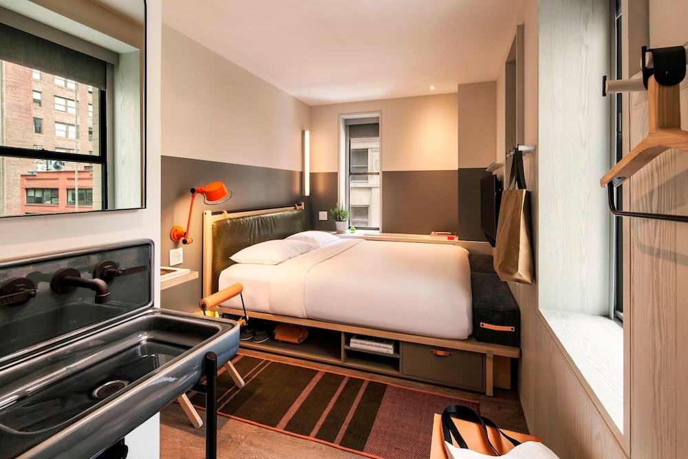 Moxy NYC Times Square — Hotel rooms in New York City, New York State