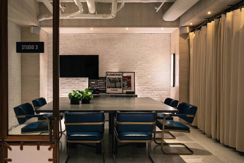 Moxy NYC Times Square — Restaurant & bars in New York City, New York State