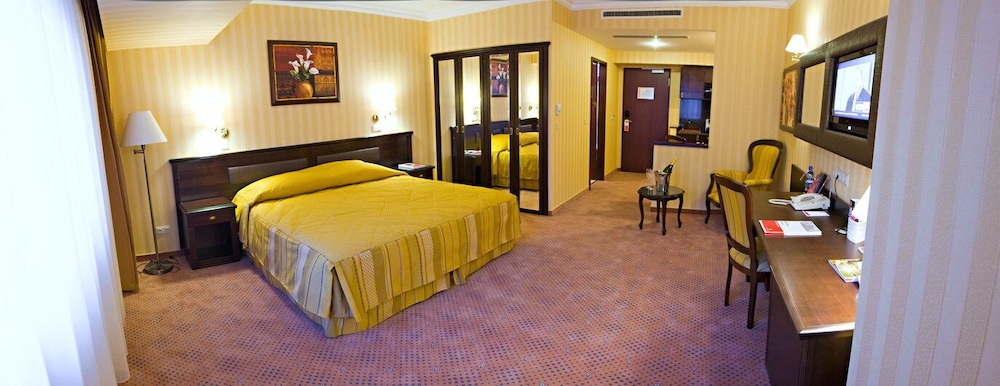 Ramada Hotel & Suites by Wyndham Bucharest North - zdjęcie 3
