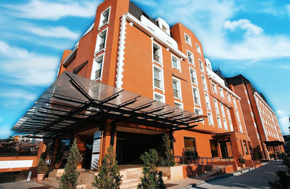 Ramada Hotel & Suites by Wyndham Bucharest North