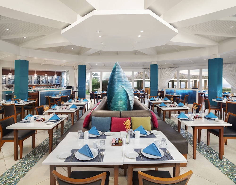 Taj Fort Aguada Resort & Spa, Goa — Restaurant & bars in Candolim, Goa