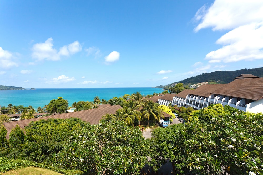 Diamond Cliff Resort & Spa, Patong Beach — Hotel building in Patong Beach, Phuket Province