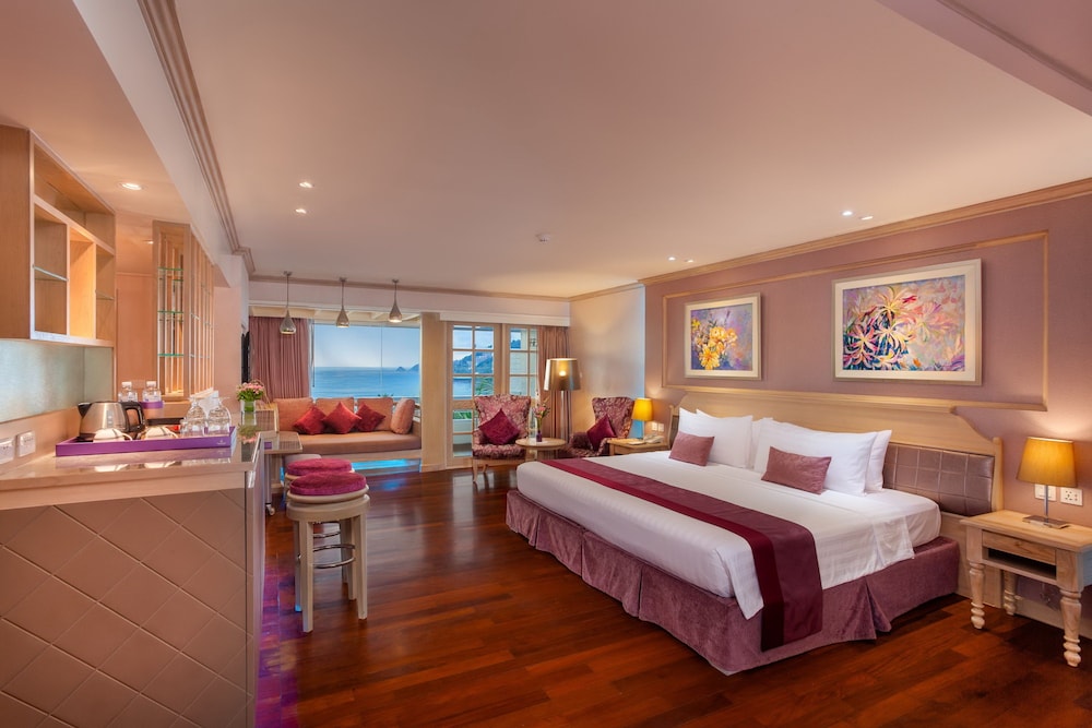 Diamond Cliff Resort & Spa, Patong Beach — Hotel rooms in Patong Beach, Phuket Province