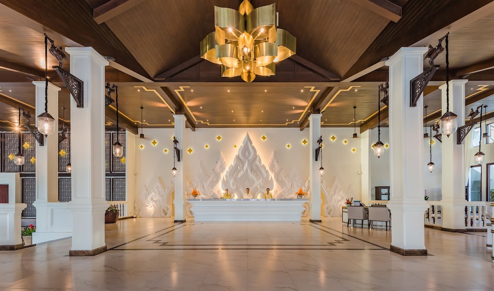 Diamond Cliff Resort & Spa, Patong Beach — Hotel building in Patong Beach, Phuket Province