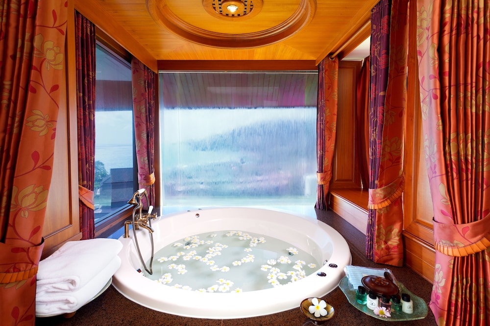 Diamond Cliff Resort & Spa, Patong Beach — Spa in Patong Beach, Phuket Province