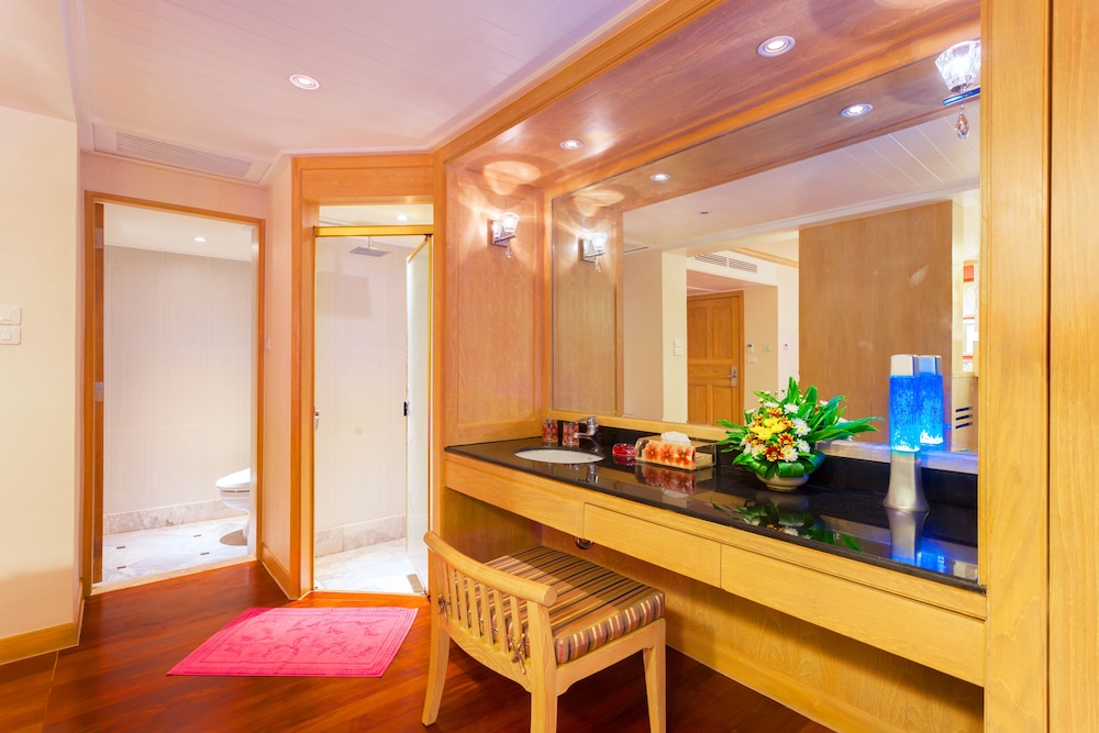 Diamond Cliff Resort & Spa, Patong Beach — Hotel rooms in Patong Beach, Phuket Province
