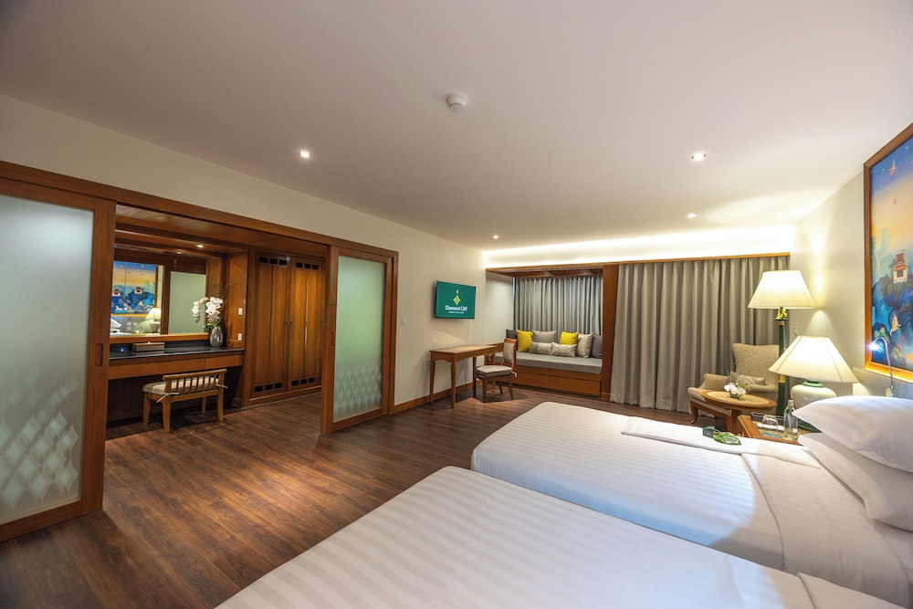 Diamond Cliff Resort & Spa, Patong Beach — Hotel rooms in Patong Beach, Phuket Province