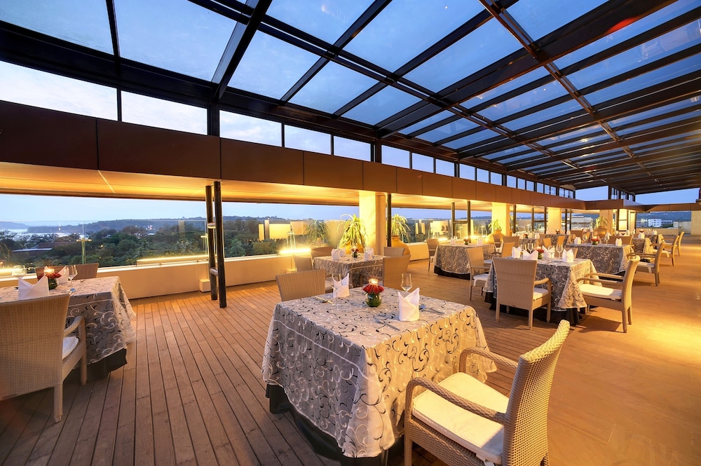 Vivanta Goa, Panaji — Restaurant & bars in Panaji, Goa