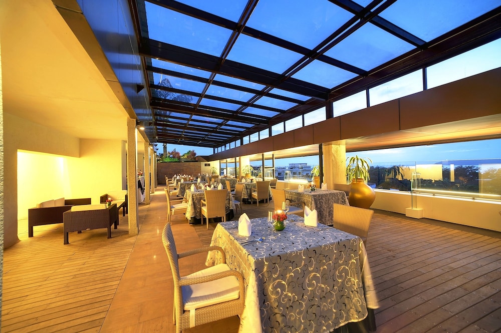 Vivanta Goa, Panaji — Restaurant & bars in Panaji, Goa