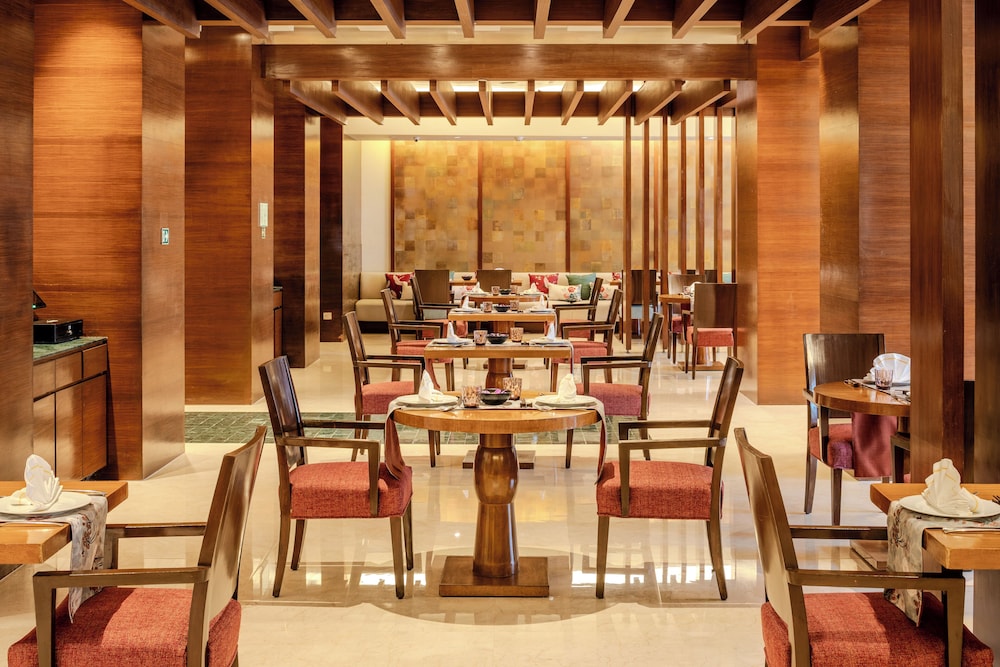 Vivanta Goa, Panaji — Restaurant & bars in Panaji, Goa