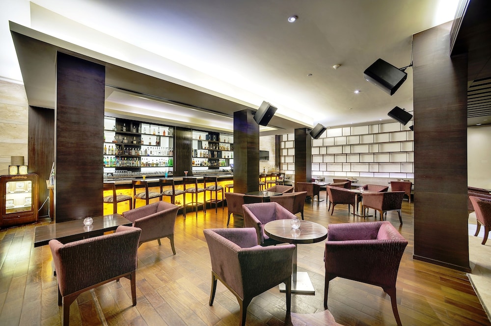 Vivanta Goa, Panaji — Restaurant & bars in Panaji, Goa