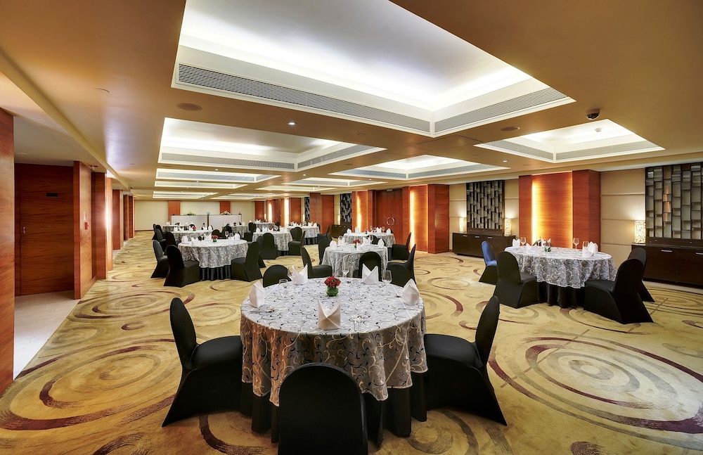 Vivanta Goa, Panaji — Restaurant & bars in Panaji, Goa