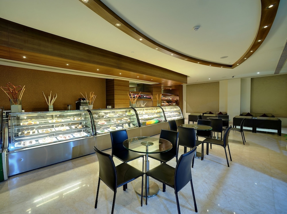 Vivanta Goa, Panaji — Restaurant & bars in Panaji, Goa