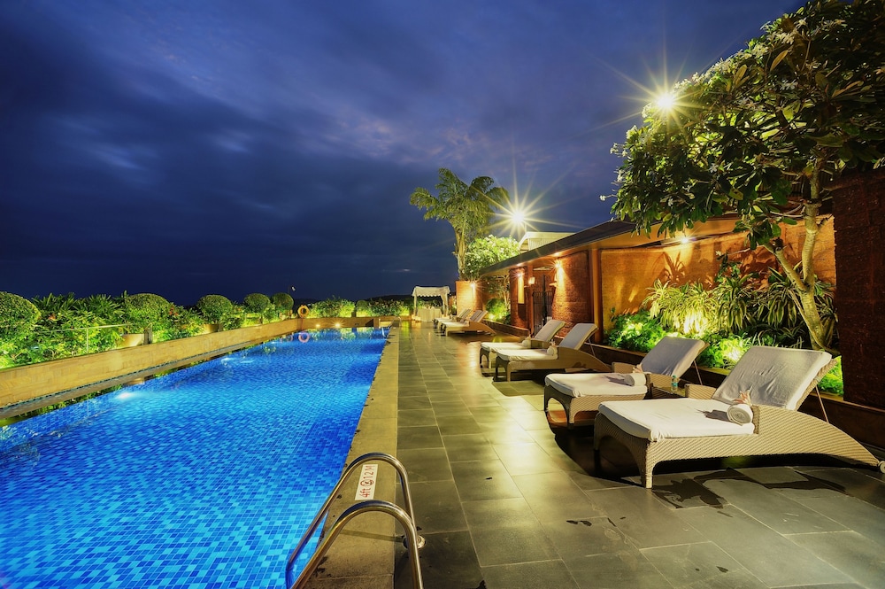 Vivanta Goa, Panaji — Swimming pool in Panaji, Goa