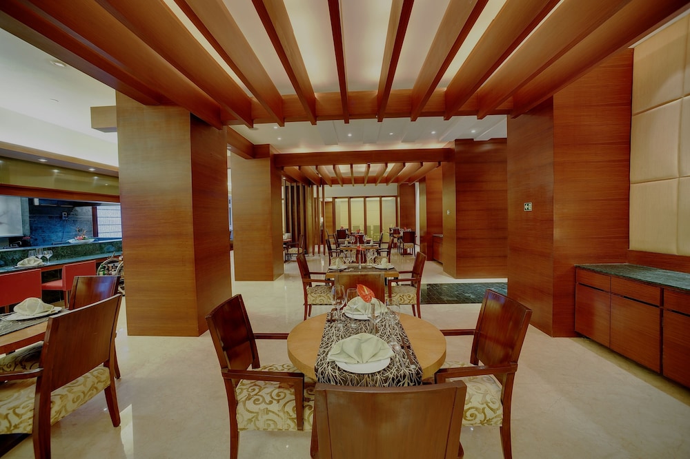 Vivanta Goa, Panaji — Restaurant & bars in Panaji, Goa
