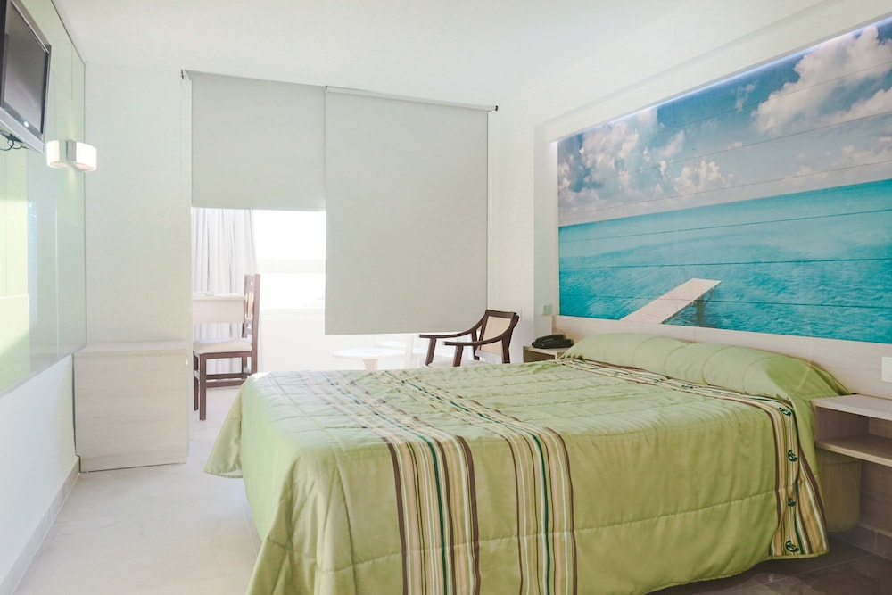 KAKTUS Hotel Benikaktus — Hotel rooms in Benidorm, Valencian Community