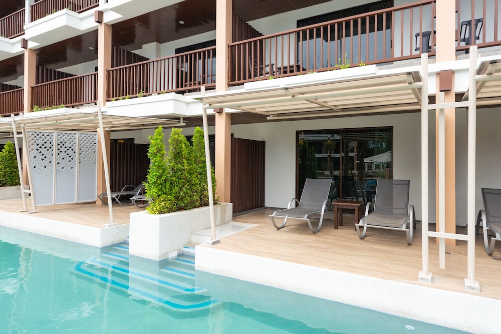 Katathani Phuket Beach Resort — Swimming pool in Karon, Phuket Province