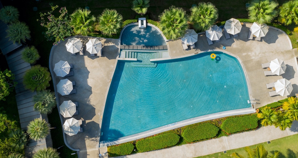 Katathani Phuket Beach Resort — Swimming pool in Karon, Phuket Province