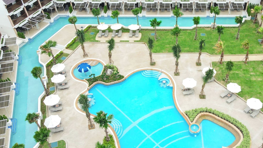 Katathani Phuket Beach Resort — Swimming pool in Karon, Phuket Province