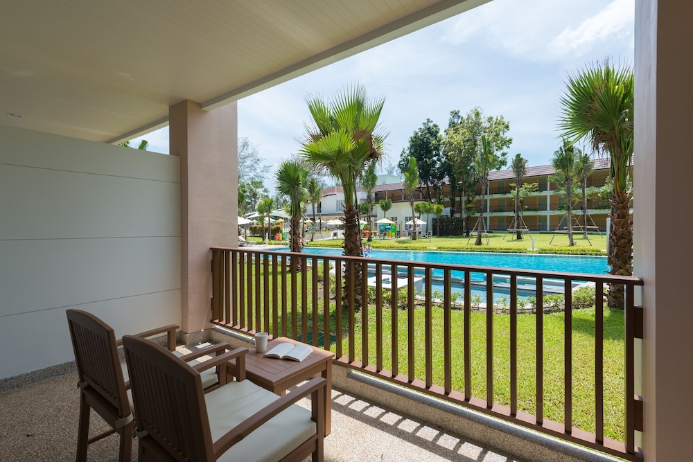 Katathani Phuket Beach Resort — Swimming pool in Karon, Phuket Province
