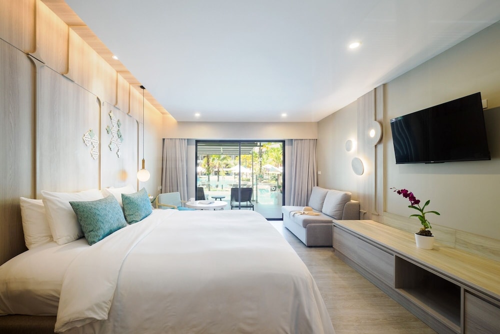 Katathani Phuket Beach Resort — Hotel rooms in Karon, Phuket Province