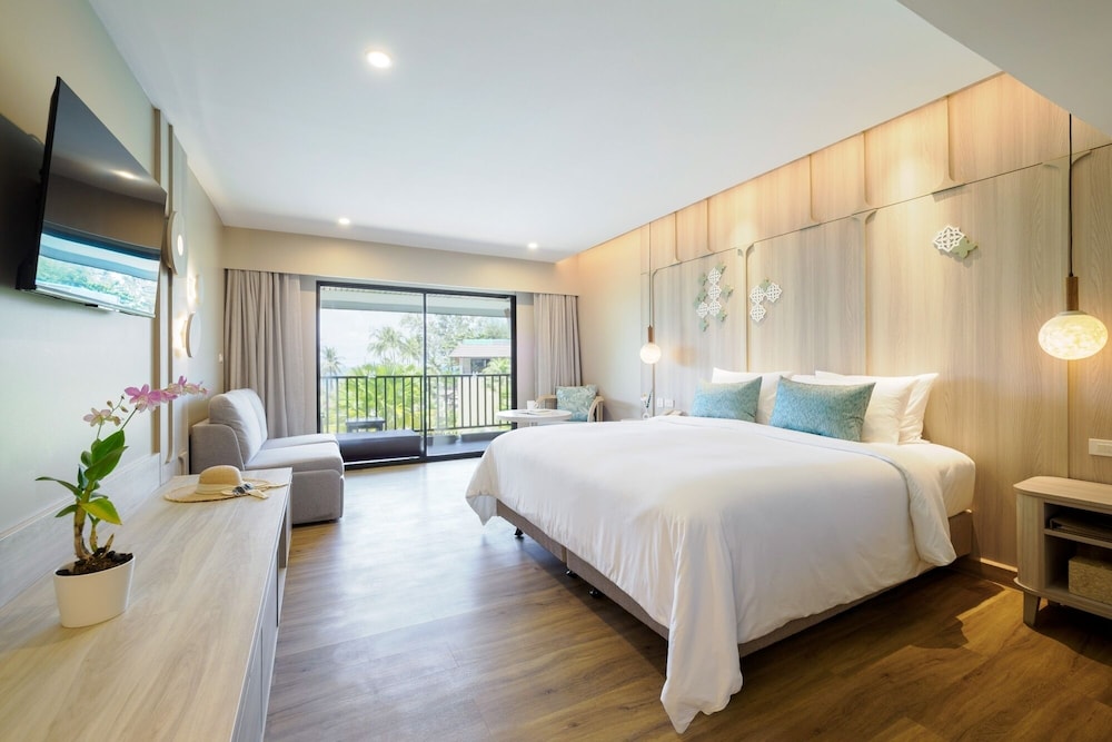 Katathani Phuket Beach Resort — Hotel rooms in Karon, Phuket Province