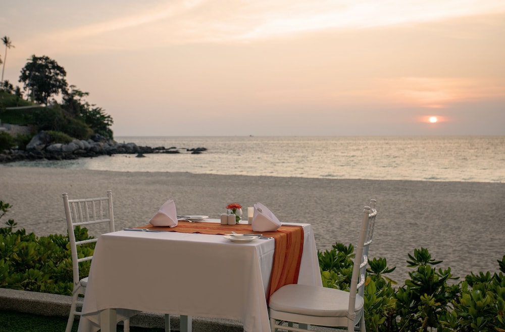 Katathani Phuket Beach Resort — Restaurant & bars in Karon, Phuket Province