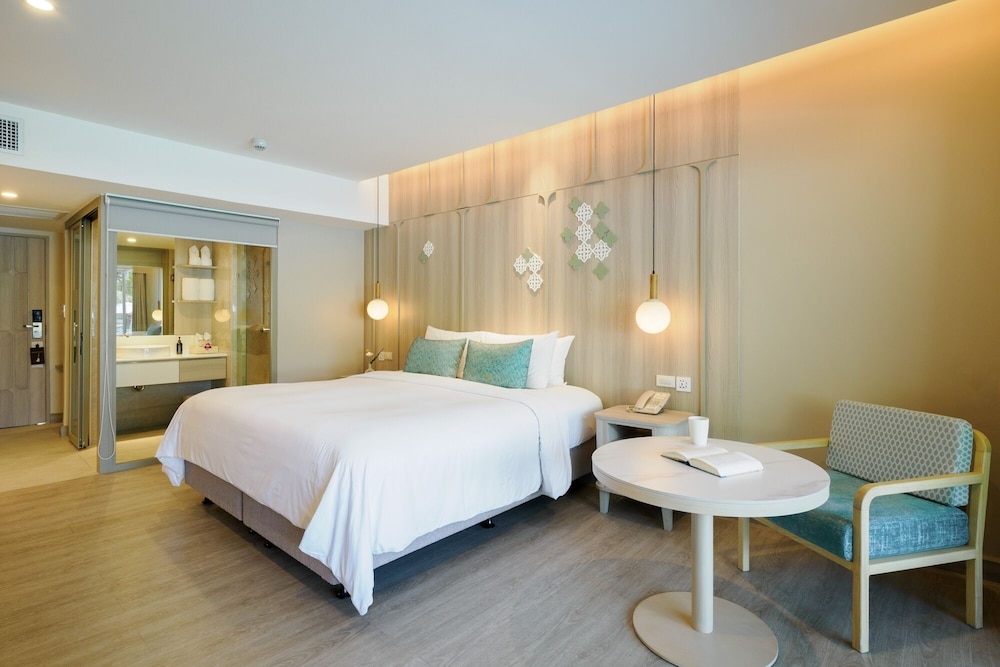 Katathani Phuket Beach Resort — Hotel rooms in Karon, Phuket Province