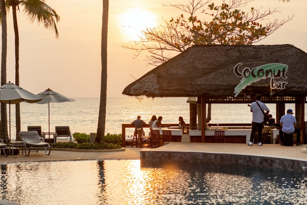Katathani Phuket Beach Resort — Restaurant & bars in Karon, Phuket Province