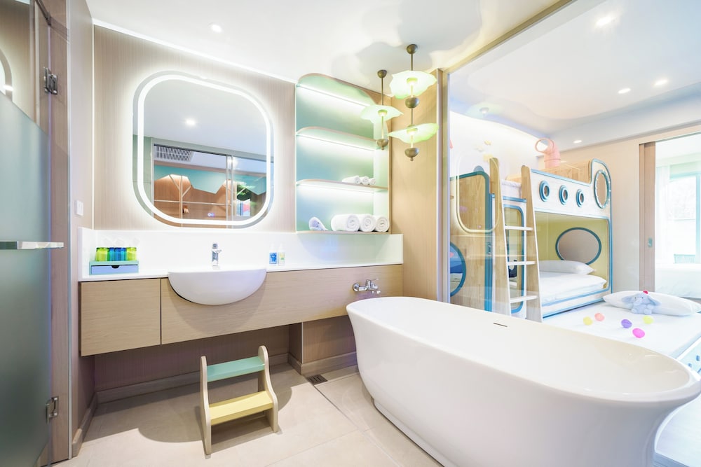 Katathani Phuket Beach Resort — Hotel rooms in Karon, Phuket Province