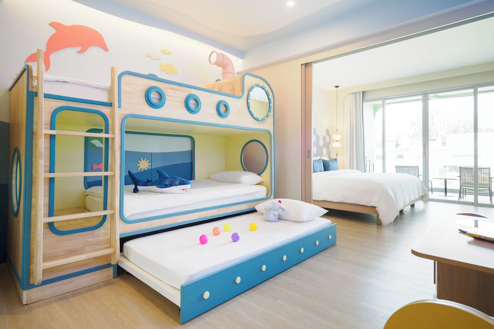 Katathani Phuket Beach Resort — Hotel rooms in Karon, Phuket Province