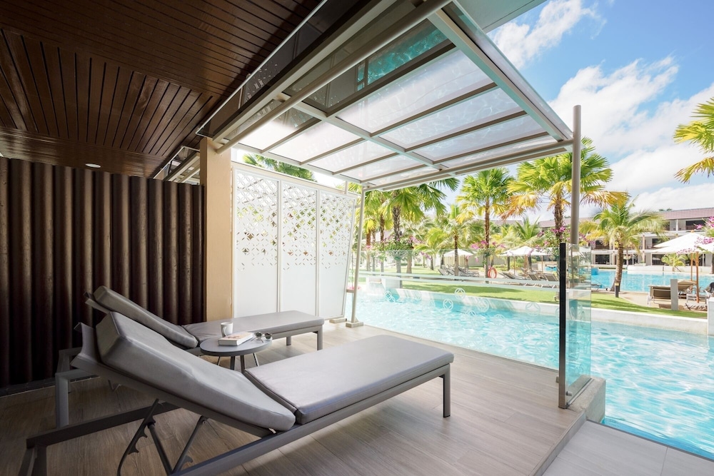 Katathani Phuket Beach Resort — Swimming pool in Karon, Phuket Province