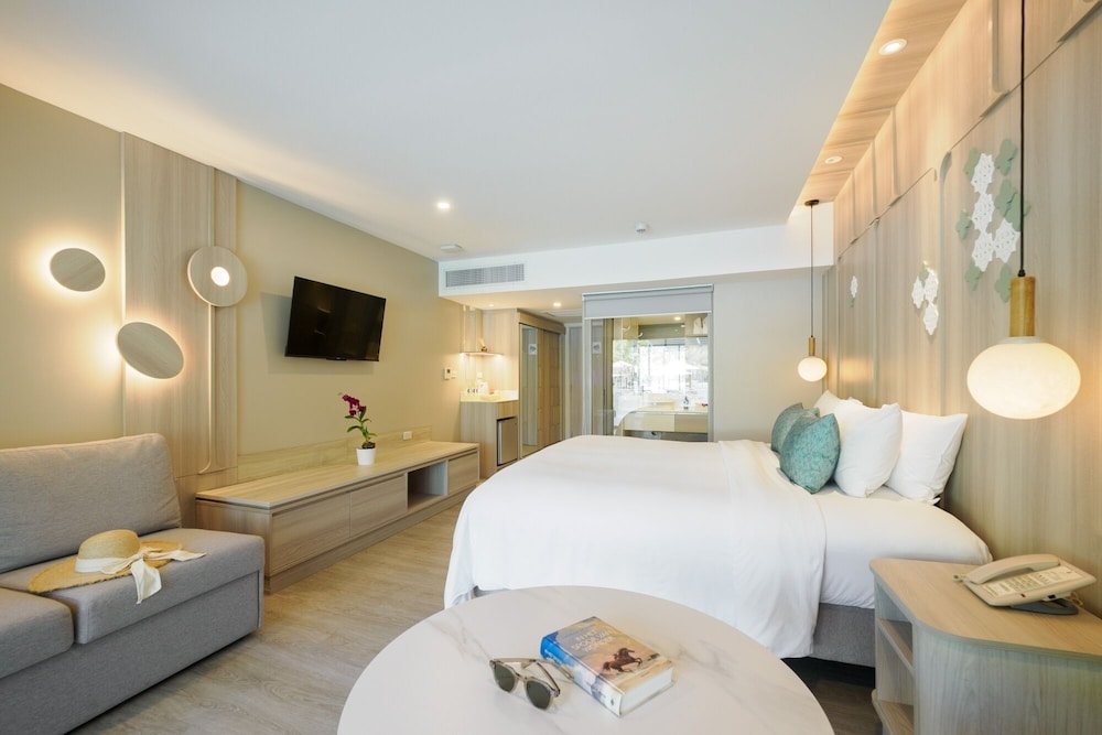 Katathani Phuket Beach Resort — Hotel rooms in Karon, Phuket Province