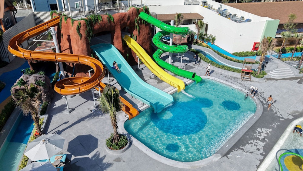 Katathani Phuket Beach Resort — Swimming pool in Karon, Phuket Province