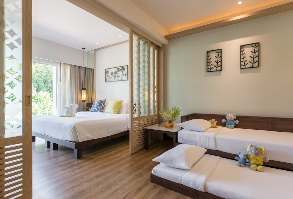 Katathani Phuket Beach Resort — Hotel rooms in Karon, Phuket Province