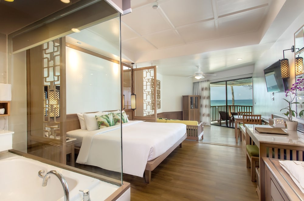Katathani Phuket Beach Resort — Hotel rooms in Karon, Phuket Province