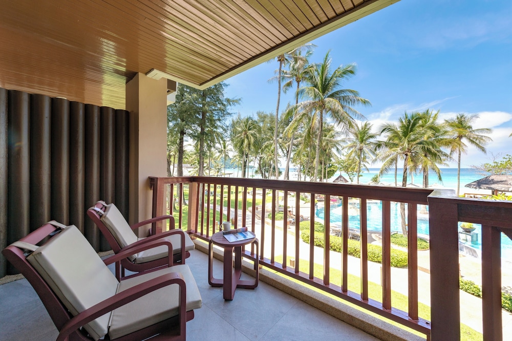 Katathani Phuket Beach Resort — Hotel rooms in Karon, Phuket Province