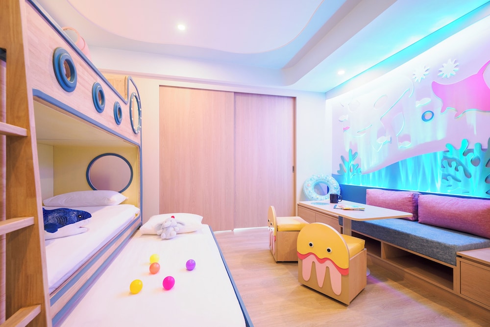 Katathani Phuket Beach Resort — Hotel rooms in Karon, Phuket Province