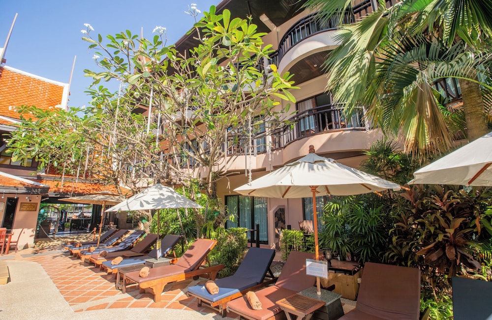 Nipa Resort — Hotel building in Patong Beach, Phuket Province