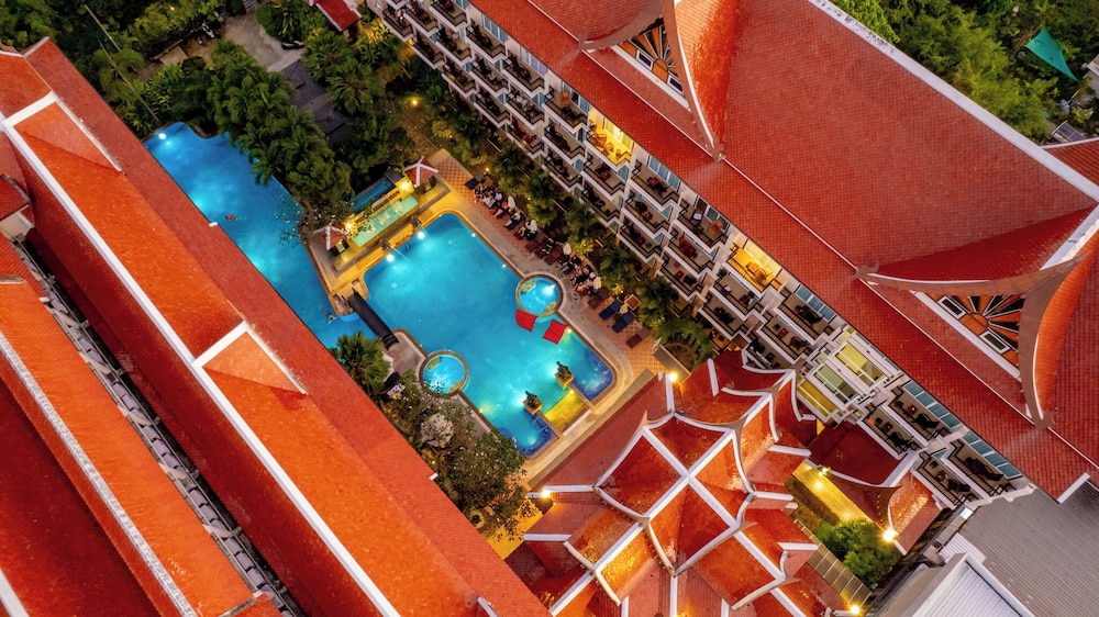 Nipa Resort — Hotel building in Patong Beach, Phuket Province
