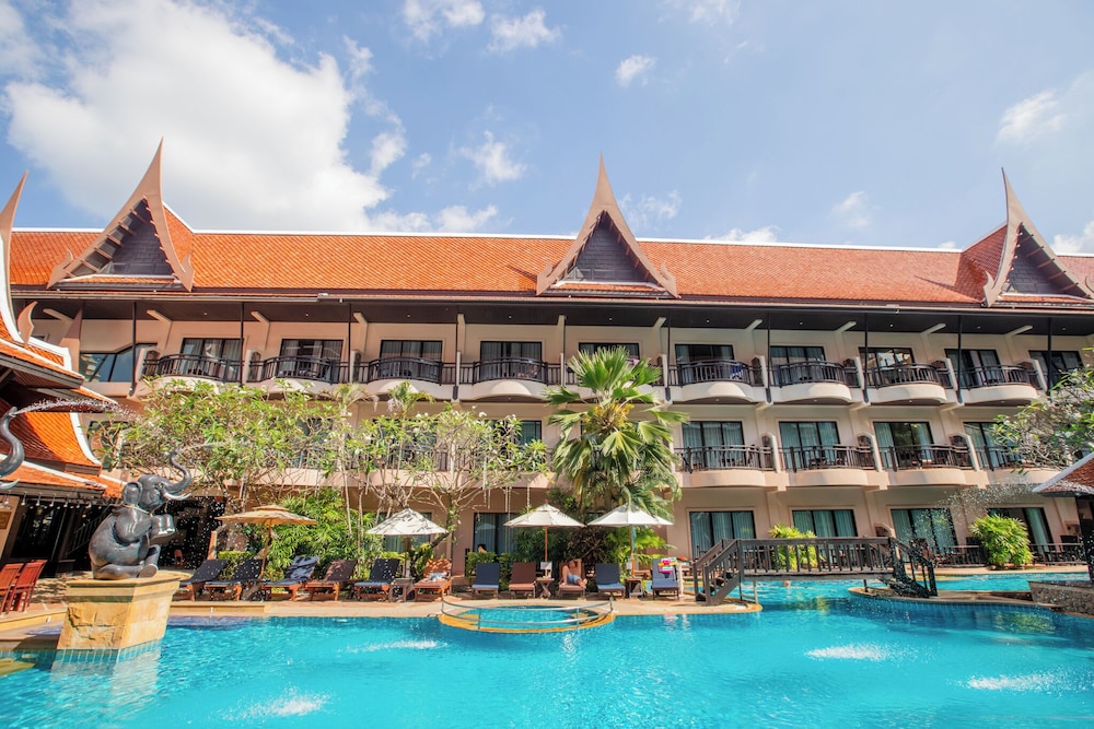 Nipa Resort — Hotel building in Patong Beach, Phuket Province