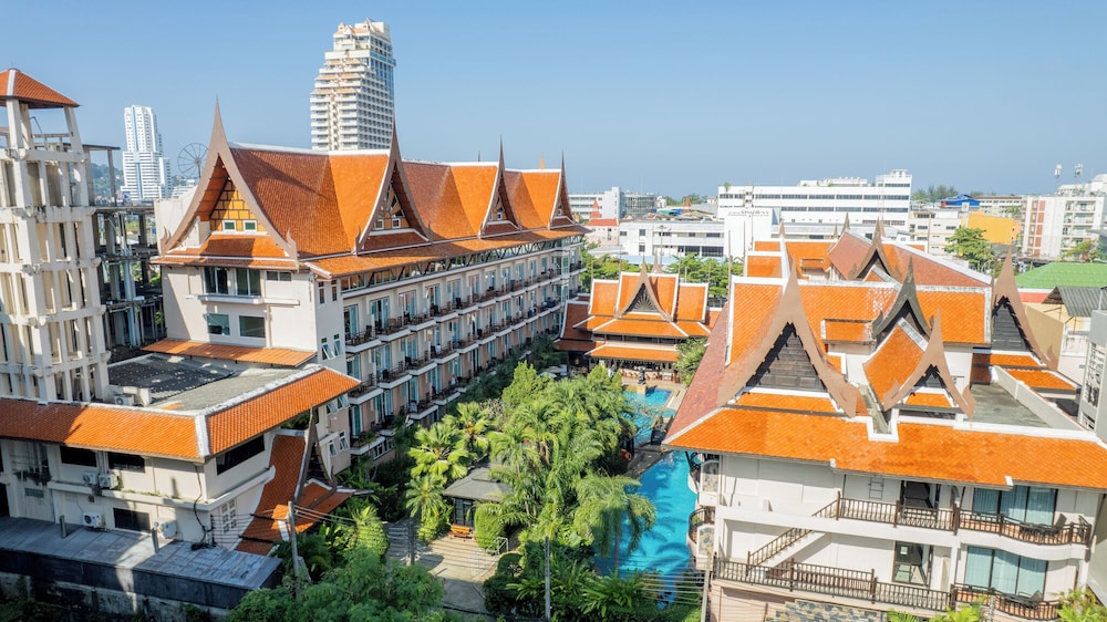 Nipa Resort — Hotel building in Patong Beach, Phuket Province